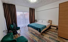5 Bedrooms Luxury Apartment Villa