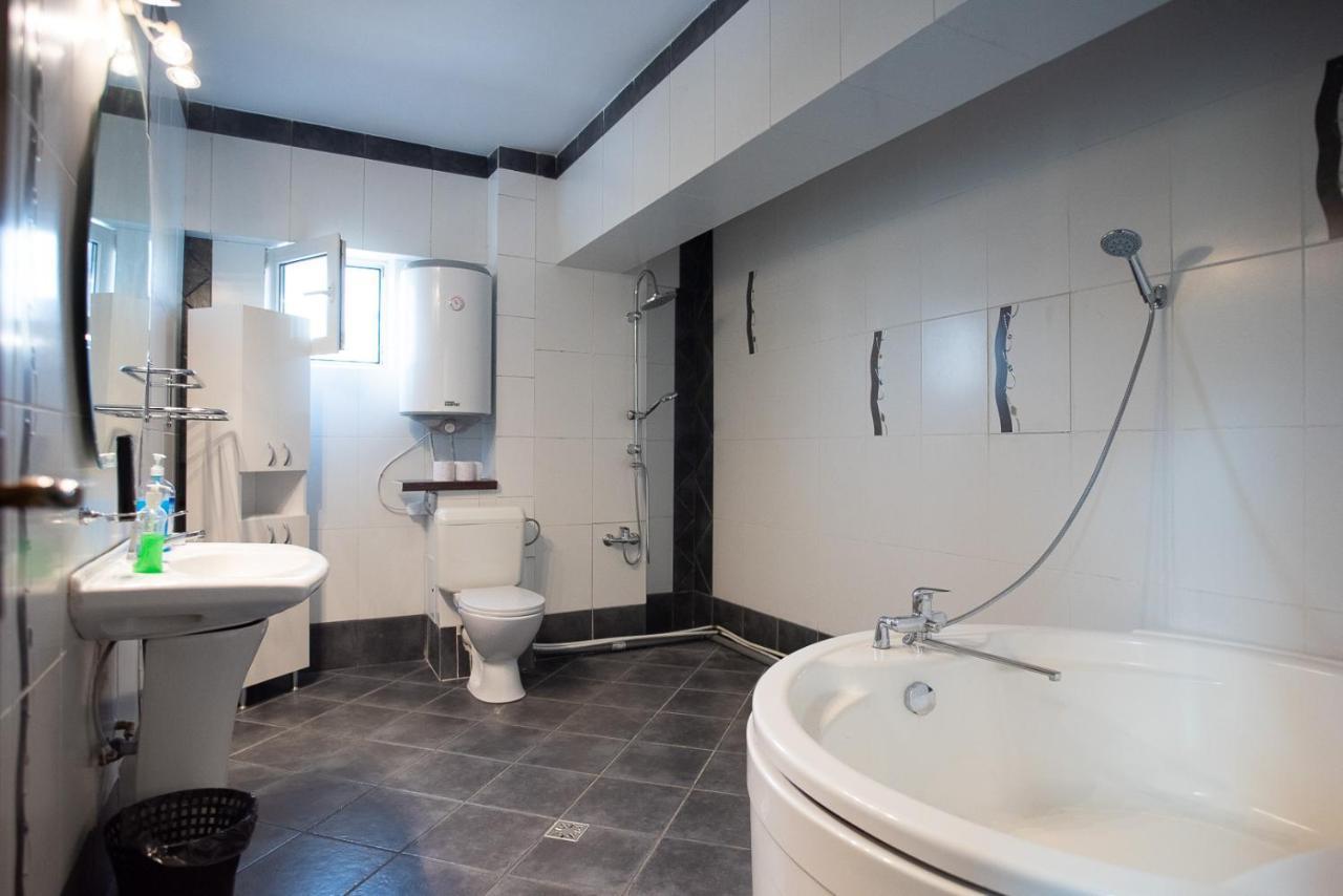 5 Bedrooms Luxury Apartment Villa Бухарест Екстер'єр фото